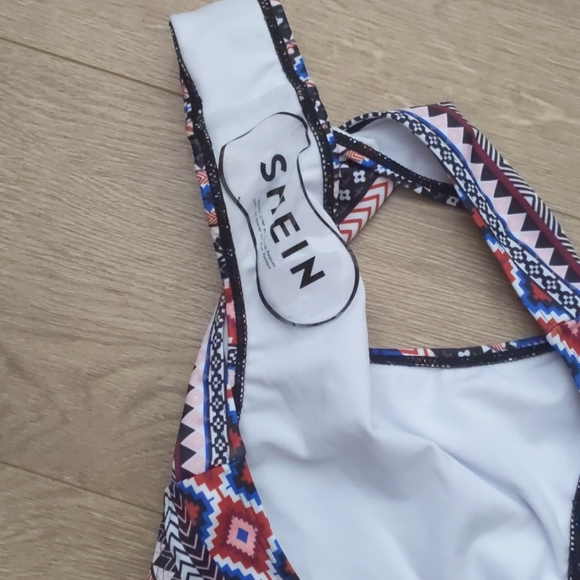 Monokini - Picture 2 of 2